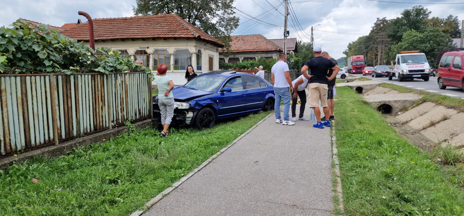 Argeș Accident cu două mașini pe un drum important epitesti