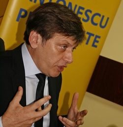 Crin Antonescu: „Putem alege si altceva in afara de clanul Basescu si baronii lui Geoana!”