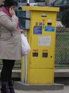 Automate de bilete vandalizate