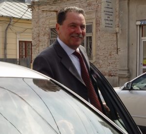 Si masina lui Nicolescu a facut pana in gropile de pe Pitesti- Campulung