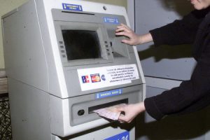 FURT DE LA BANCOMAT!
