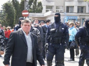 Rromii si politia au facut azi pace