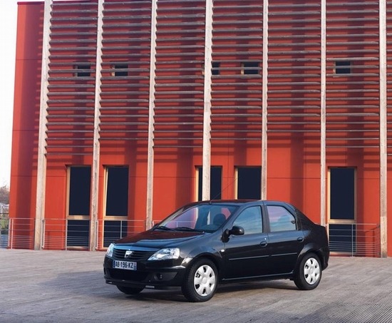 dacia-logan-sandero-black-line-1