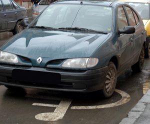 APELUL POLIȚIEI: NU PARCAȚI PE LOCURILE DE PARCARE REZERVATE PENTRU PERSOANE CU HANDICAP