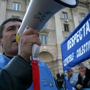 EXCLUSIV! PROTEST PE PLATFORMA DACIA!