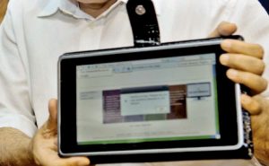 Indienii au inventat cel mai ieftin laptop: un dispozitiv cu touchscreen