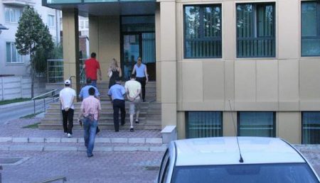 Studenti arestati in timp ce incercau sa vanda droguri