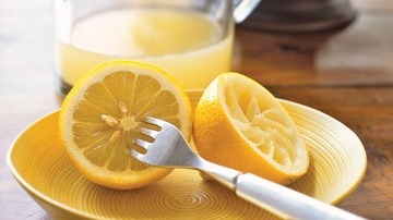 7 boli care pot fi tratate cu suc de lămâie