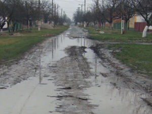 Ministerul Dezvoltării a scos preferențial la licitație 280 de km de drum comunal din Argeș