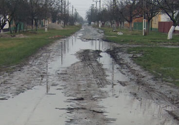 Ministerul Dezvoltării a scos preferențial la licitație 280 de km de drum comunal din Argeș