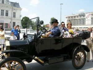 Batranele doamne din Piata Primariei