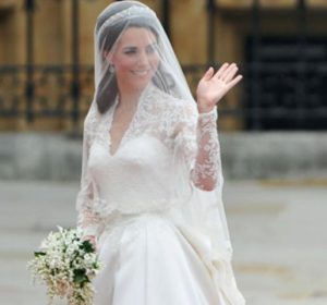 De ce a aratat Kate Middleton bine in rochia de mireasa regala