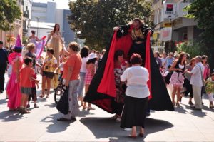 Prichindeii s-au plimbat alaturi de personaje de basm prin Pitesti