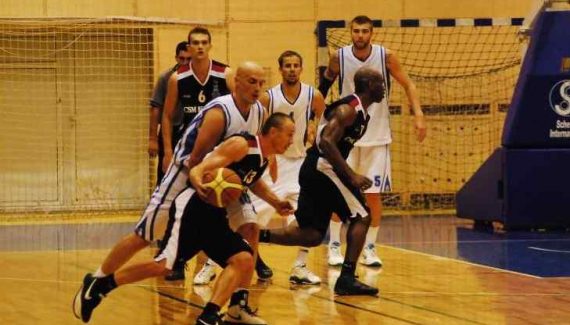A doua înfrângere a echipei de baschet pe teren 90-99 cu Sibiul | epitesti