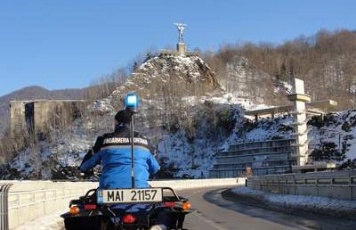 Jandarmii si salvamontisii argeseni au luptat 14 ore ca sa salveze un turist ranit