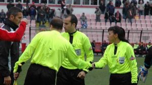Alb-violeţii vor fi asistaţi de „arbitra sexy”