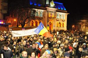 Pitestiul a iesit in strada: Jos Basescu! (foto)
