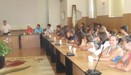 Primarul Pendiuc s-a întâlnit cu 60 de copii români şi sârbi