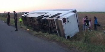 Autocar cu 21 de copii din Argeş, răsturnat în Bihor!