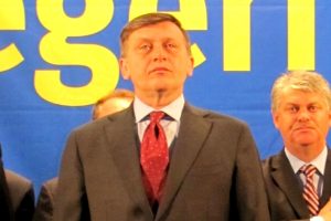 Care politician din Argeș a făcut armata cu Crin?