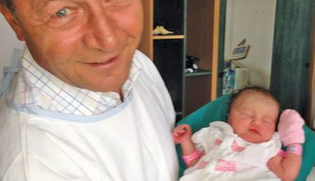 Nepoata îi respectă statutul bunicului Băsescu: „Ştie şi ea, a venit preşedintele, e politicoasă!”
