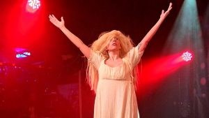 Iată fotografiile cu Lady Gaga goală pe scenă!