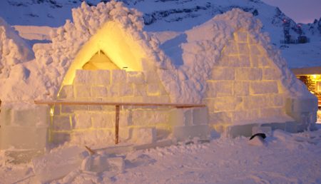 Un grup de turişti străini au rezervat hotelul de gheaţă pentru noaptea de Anul Nou