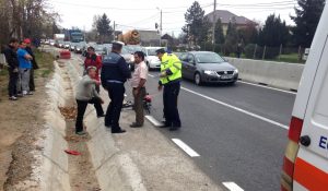PE ȘOSELE, CA LA NEBUNI: UN BICICLIST BĂUT A INTRAT ÎNTR-O MOTOCICLETĂ