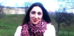 În presă nu și-a găsit job! STUDENTĂ LA JURNALISM în Pitești, BABYSITTER!