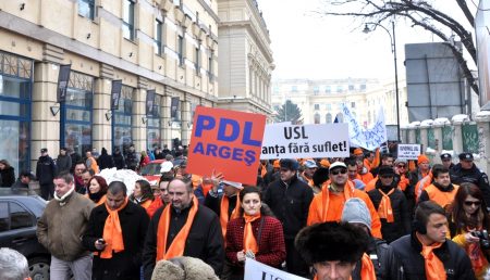 SUTE DE PDL-IȘTI DIN ARGEȘ, LA MITINGUL ȘI MARȘUL ANTIGUVERNAMENTAL DIN BUCUREȘTI