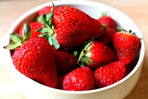 4 MARI BENEFICII ALE CONSUMULUI DE CĂPȘUNI