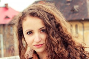 VOLUNTARIAT: LA 16 ANI LE EXPLICĂ ELEVILOR CE ÎNSEAMNĂ UNIUNEA EUROPEANĂ!