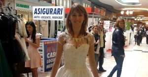 N-AI BANI SĂ-ȚI CUMPERI ROCHIE DE MIREASĂ? ÎNCHIRIAZĂ UNA!
