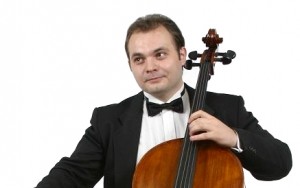 VIOLONCELISTUL RADU SINACI, ÎN PREMIERĂ LA FILARMONICA PITEȘTI