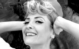 O ACTRIȚĂ DE LA TEATRUL „DAVILA” CÂNTĂ MUZICĂ DANCE! ASCULTAȚI-O AICI!