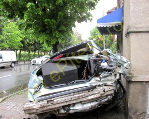 EXCLUSIV! NOI FOTOGRAFII DE LA ACCIDENTUL DE PE REPUBLICII!