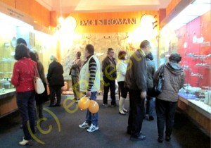 PITEȘTENII AU FĂCUT NOAPTE ALBĂ LA MUZEU! VEZI GALERIE FOTO!