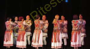 „BRĂTIANU”, SHOW DE NOTA 10! PROFESORII AU ÎNCINS DANSURI POPULARE ȘI AU JUCAT TEATRU!