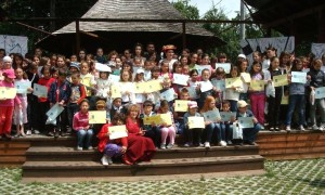 DE AZI, TABĂRĂ DE CREAȚIE POPULARĂ LA MUZEUL GOLEȘTI