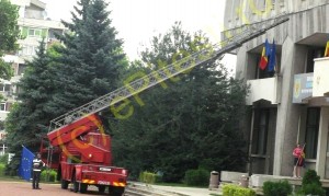POMPIERII, CHEMAŢI LA PREFECTURĂ