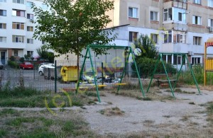 PITEȘTENII RECLAMĂ: „VREM LOCURI DE JOACĂ SIGURE PENTRU COPII!”