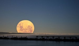 SPECTACOL ULUITOR! DUMINICĂ NU RATAŢI SUPERLUNA!