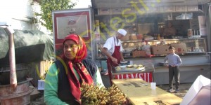 „SFÂNTUL” COMERȚ A ÎNFLORIT LA SFINTELE MOAȘTE – REPORTAJ DIN IAȘI