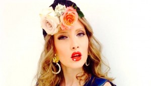 IULIA ALBU A PURTAT CREAŢIILE UNEI ARGEŞENCE