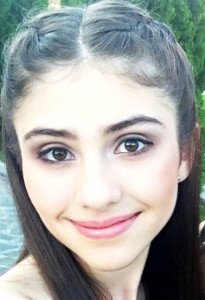 MISS POPULARITATE DE LA „BRĂTIANU” VREA SĂ CÂNTE LA VOCEA ROMÂNIEI