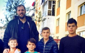 „URIAȘII” DE LA BCM U, CU DARURI PENTRU COPIII DIN CENTRUL GĂVANA