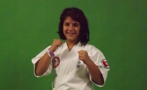 ARE CENTURĂ VERDE ȘI E VICECAMPIOANĂ NAȚIONALĂ LA KARATE
