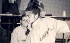 DIN CURTEA DE ARGEȘ, CAMPIOANĂ MONDIALĂ, EUROPEANĂ ȘI NAȚIONALĂ LA KARATE