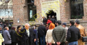 PREOȚII, PUȘI SĂ SCOATĂ MOBILIERUL ȘI COVOARELE DIN BISERICI