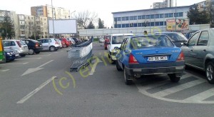 KAUFLAND CRAIOVEI: CĂRUCIOARE PENTRU CUMPĂRĂTURI PE BANDA AUTO